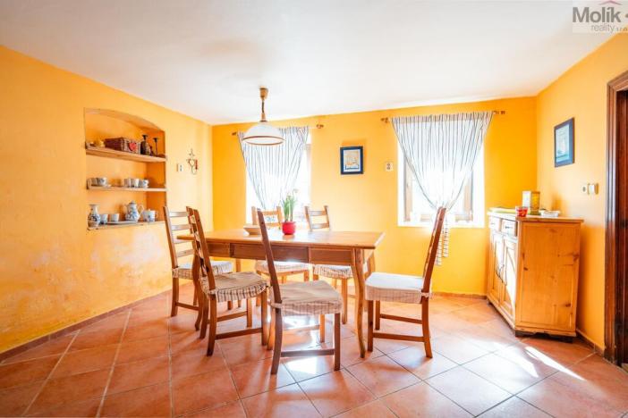 Prodej rodinného domu, Moldava, 390 m2
