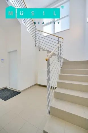 Prodej kanceláře, Olomouc - Neředín, 1500 m2