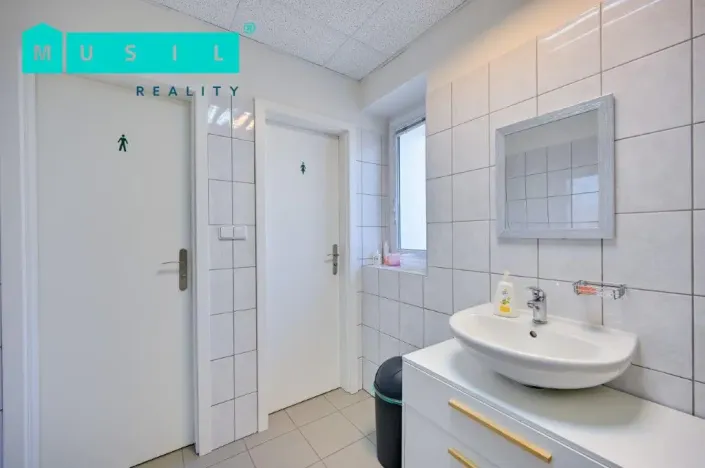 Prodej kanceláře, Olomouc - Neředín, 1500 m2