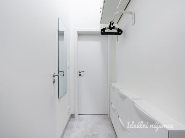 Pronájem bytu 1+kk, Praha - Kyje, Za černým mostem, 25 m2