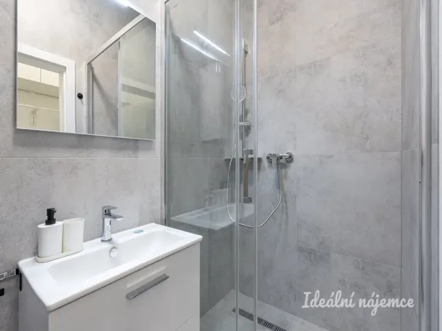 Pronájem bytu 1+kk, Praha - Kyje, Za černým mostem, 25 m2