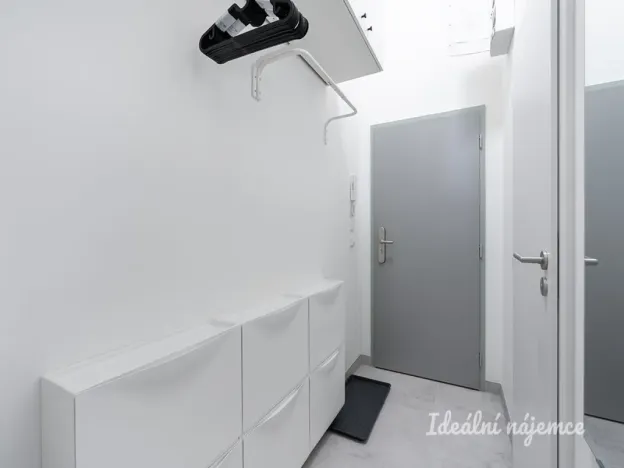 Pronájem bytu 1+kk, Praha - Kyje, Za černým mostem, 25 m2