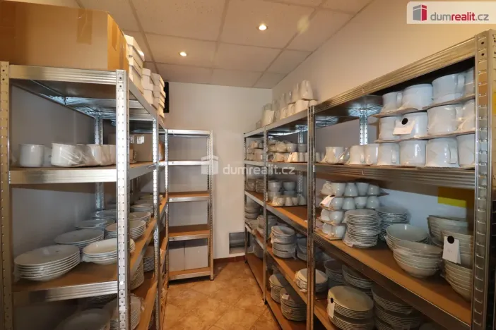 Pronájem obchodního prostoru, Karlovy Vary - Rybáře, Kosmonautů, 35 m2