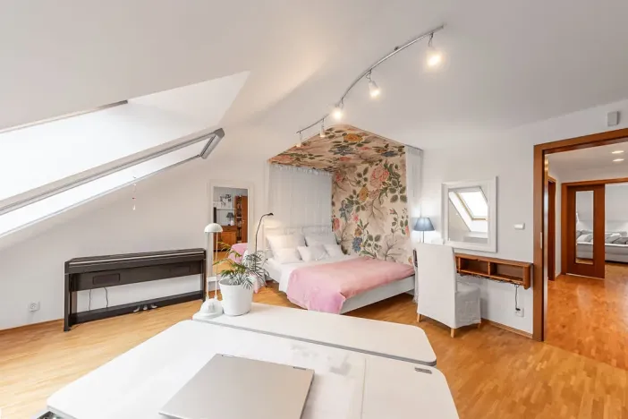 Prodej bytu 6+kk a větší, Praha - Pitkovice, Křemenáčová, 169 m2