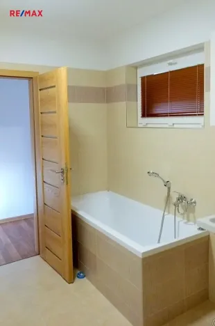 Prodej vícegeneračního domu, Zápy, 216 m2