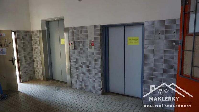 Pronájem skladu, Kolín, Havlíčkova, 1000 m2