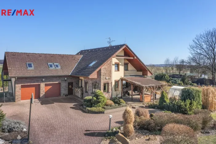 Prodej rodinného domu, Býšť, 4478 m2