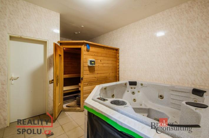 Prodej ubytování, Rosice, Sportovní, 2358 m2