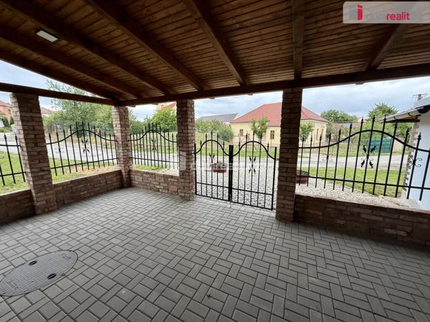 Prodej garáže, Domanín, 150 m2