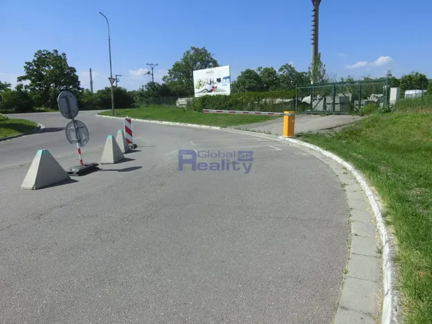 Prodej komerčního pozemku, Mikulov, 27250 m2