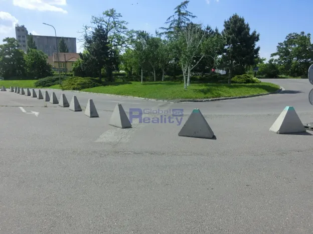 Prodej komerčního pozemku, Mikulov, 27250 m2