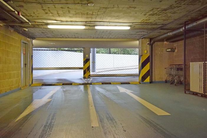 Pronájem garážového stání, Praha - Vršovice, Vršovická, 15 m2