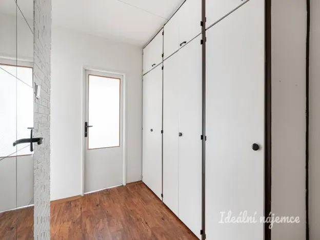 Pronájem bytu 2+kk, Praha - Střížkov, Jablonecká, 43 m2