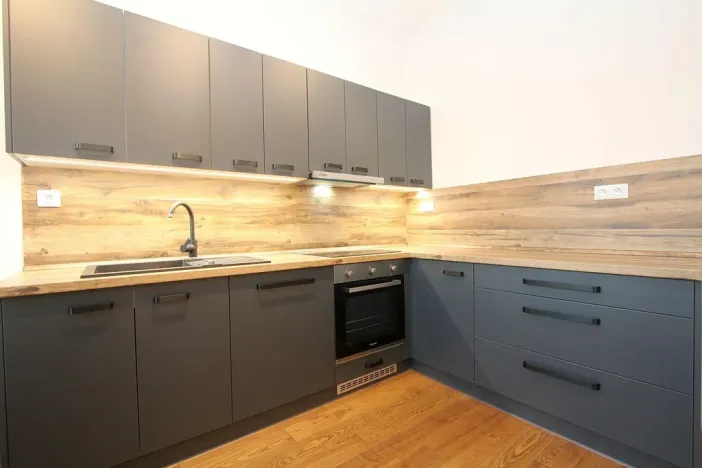 Pronájem bytu 3+kk, Pardubice - Zelené Předměstí, Sladkovského, 77 m2