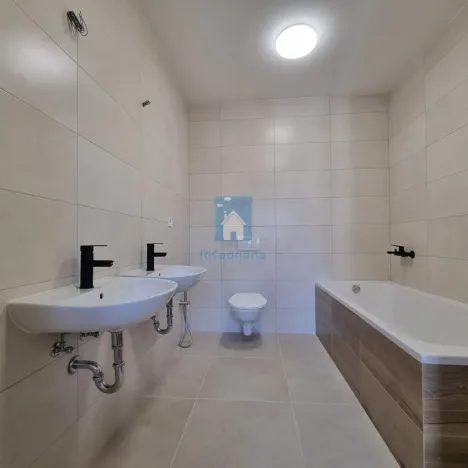 Prodej bytu 4+1, Praha - Běchovice, Pplk. Nováčka, 139 m2