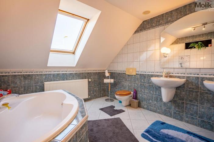 Prodej rodinného domu, Lužice, 200 m2