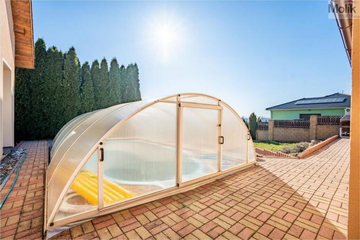 Prodej rodinného domu, Lužice, 200 m2