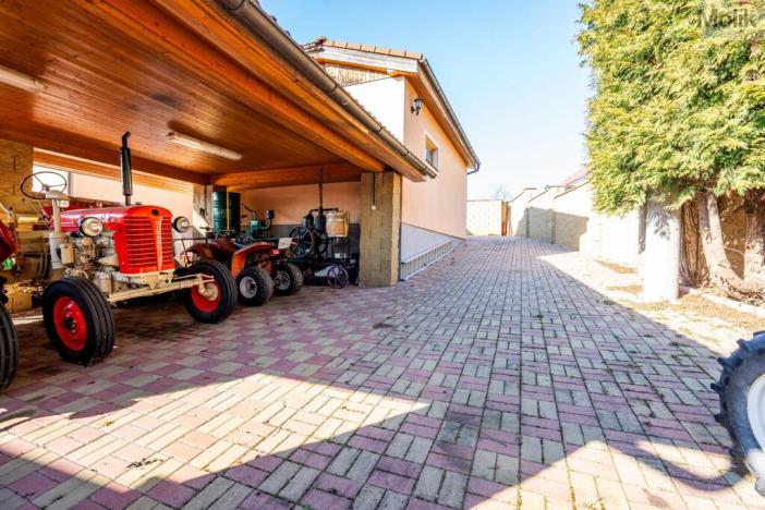 Prodej rodinného domu, Lužice, 200 m2