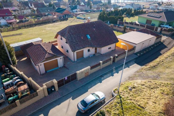 Prodej rodinného domu, Lužice, 200 m2