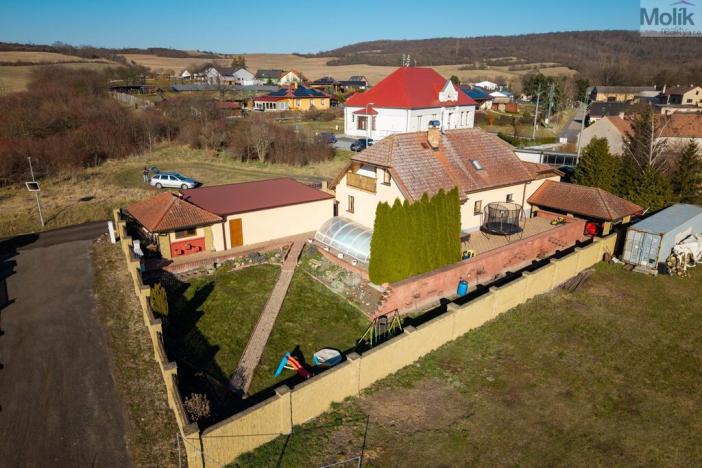 Prodej rodinného domu, Lužice, 200 m2