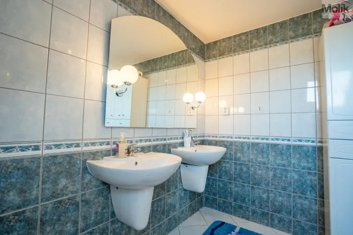 Prodej rodinného domu, Lužice, 200 m2
