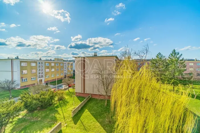 Pronájem bytu 2+kk, Kralupy nad Vltavou - Lobeček, nám. Mládežníků, 38 m2