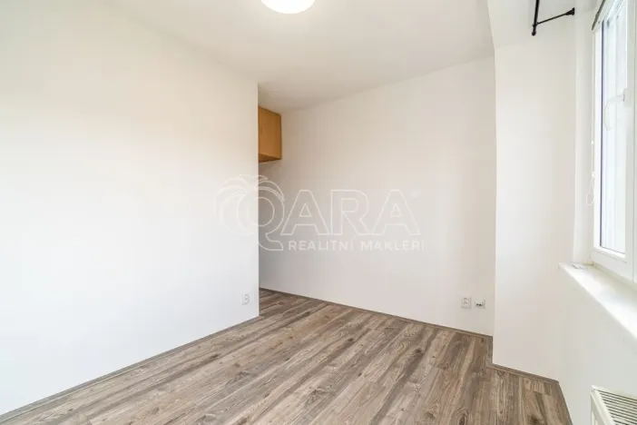 Pronájem bytu 2+kk, Kralupy nad Vltavou - Lobeček, nám. Mládežníků, 38 m2