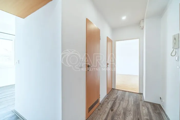 Pronájem bytu 2+kk, Kralupy nad Vltavou - Lobeček, nám. Mládežníků, 38 m2
