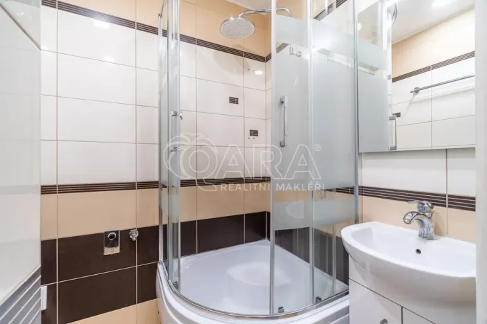 Pronájem bytu 2+kk, Kralupy nad Vltavou - Lobeček, nám. Mládežníků, 38 m2