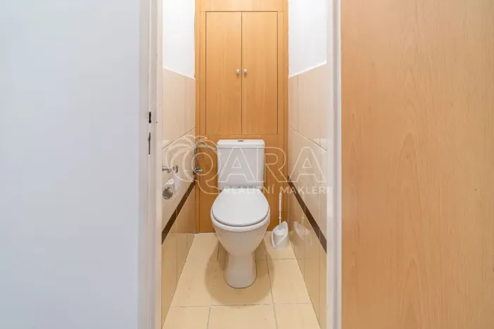 Pronájem bytu 2+kk, Kralupy nad Vltavou - Lobeček, nám. Mládežníků, 38 m2