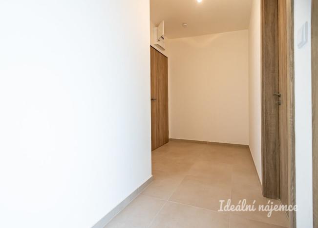 Pronájem bytu 2+kk, Praha - Prosek, Čakovická, 41 m2