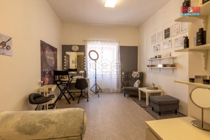 Prodej obchodního prostoru, Louny, Mírové náměstí, 1353 m2