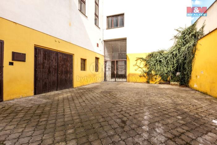 Prodej obchodního prostoru, Louny, Mírové náměstí, 1353 m2