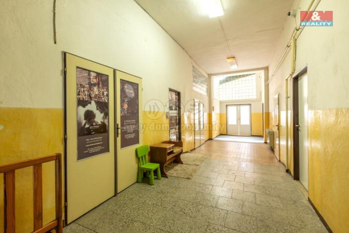 Prodej obchodního prostoru, Louny, Mírové náměstí, 1353 m2