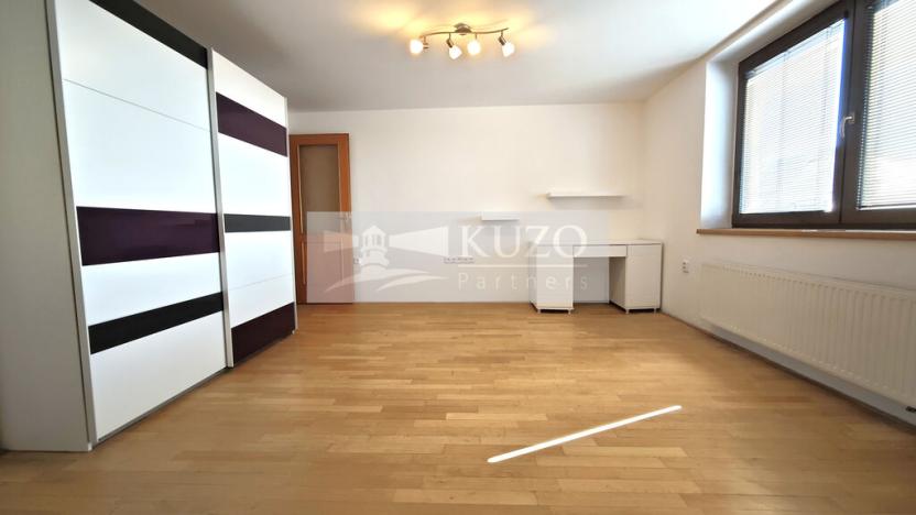 Pronájem kanceláře, Klíčany, 237 m2