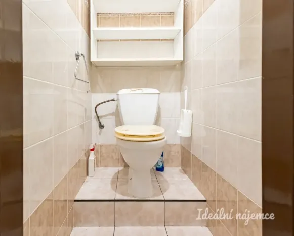 Pronájem bytu 2+kk, Praha - Troja, Hnězdenská, 42 m2