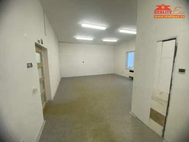 Prodej obchodního prostoru, Jaroměř - Jezbiny, Hradecká, 1437 m2