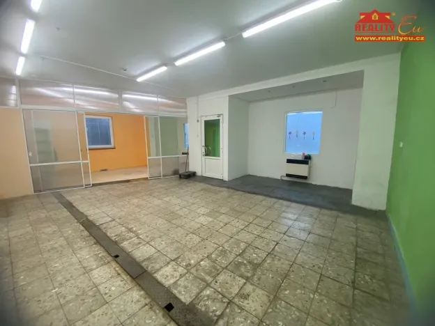 Prodej obchodního prostoru, Jaroměř - Jezbiny, Hradecká, 1437 m2