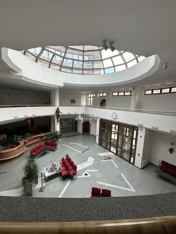 Prodej kanceláře, Plzeň, Husova, 9000 m2