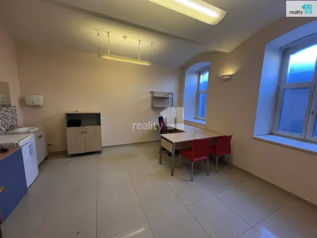 Pronájem obchodního prostoru, Karlovy Vary - Dvory, Chebská, 146 m2