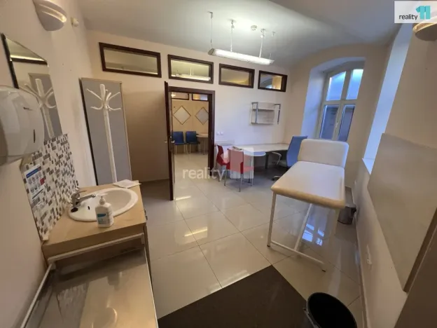 Pronájem obchodního prostoru, Karlovy Vary - Dvory, Chebská, 146 m2