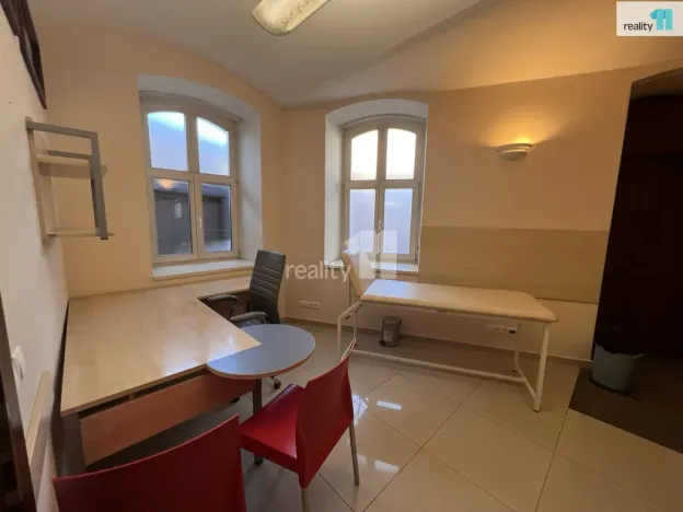 Pronájem obchodního prostoru, Karlovy Vary - Dvory, Chebská, 146 m2