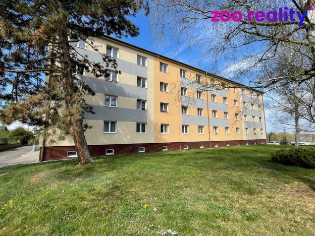 Prodej bytu 3+1, Chvaletice, Obránců míru, 58 m2