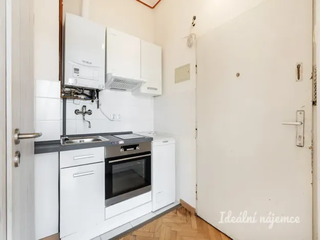 Pronájem bytu 1+kk, Praha - Vinohrady, Chrudimská, 22 m2