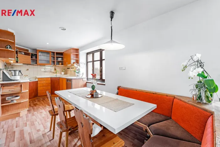 Prodej rodinného domu, Byšice, 5. května, 300 m2