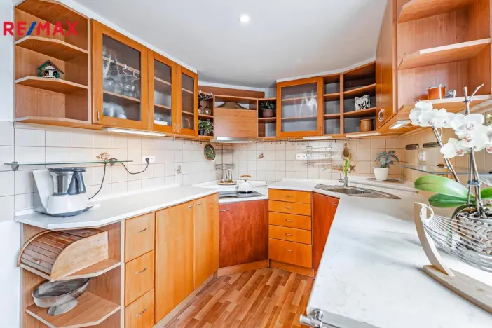 Prodej rodinného domu, Byšice, 5. května, 300 m2