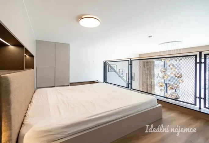 Pronájem bytu 1+kk, Praha - Holešovice, V háji, 43 m2