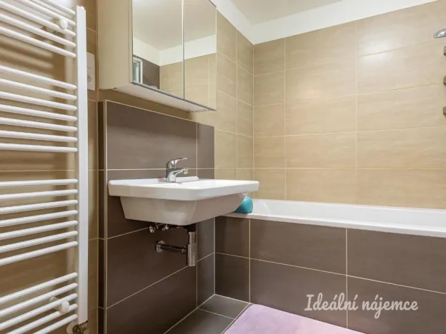 Pronájem bytu 1+kk, Praha - Hloubětín, Modrého, 33 m2