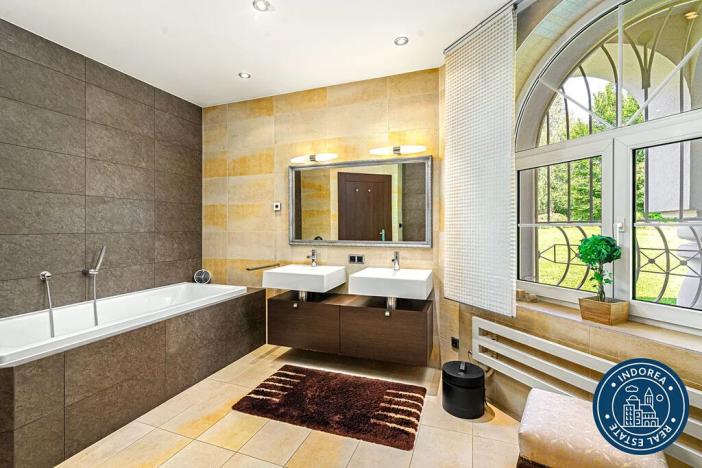 Prodej vily, Malenovice, 900 m2