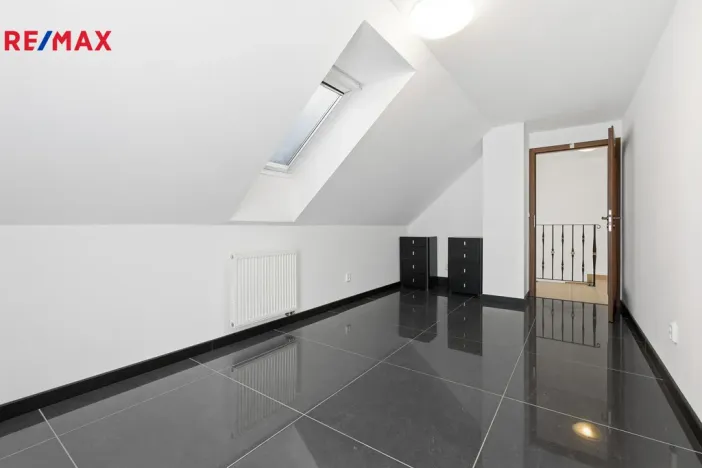 Prodej rodinného domu, Jenišov - Pod Rohem, K Rohu, 210 m2